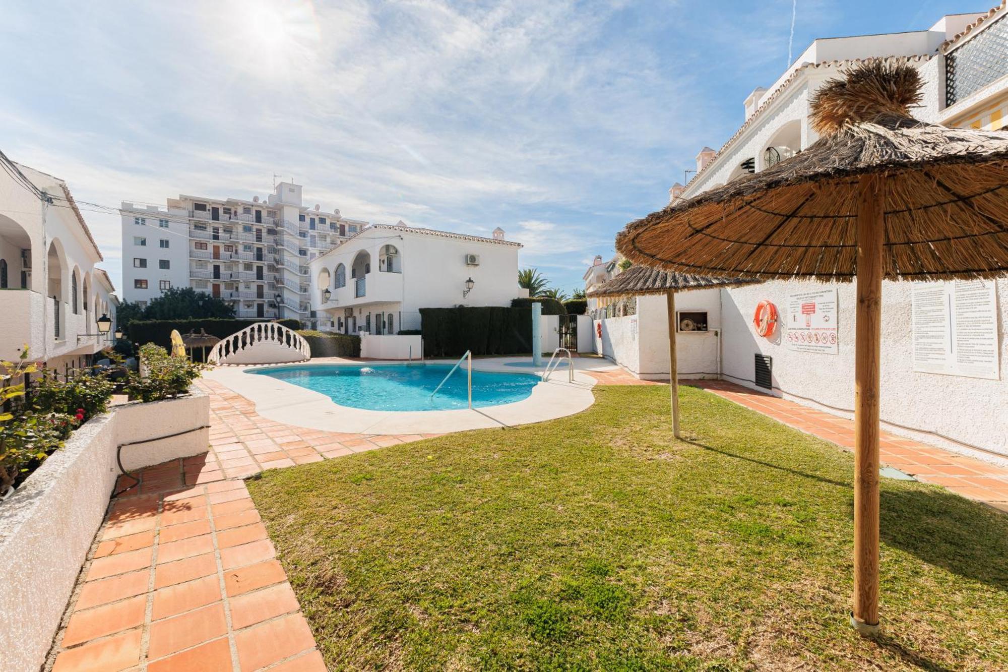 Cosy Apartment In Verano Azul 네르하 외부 사진