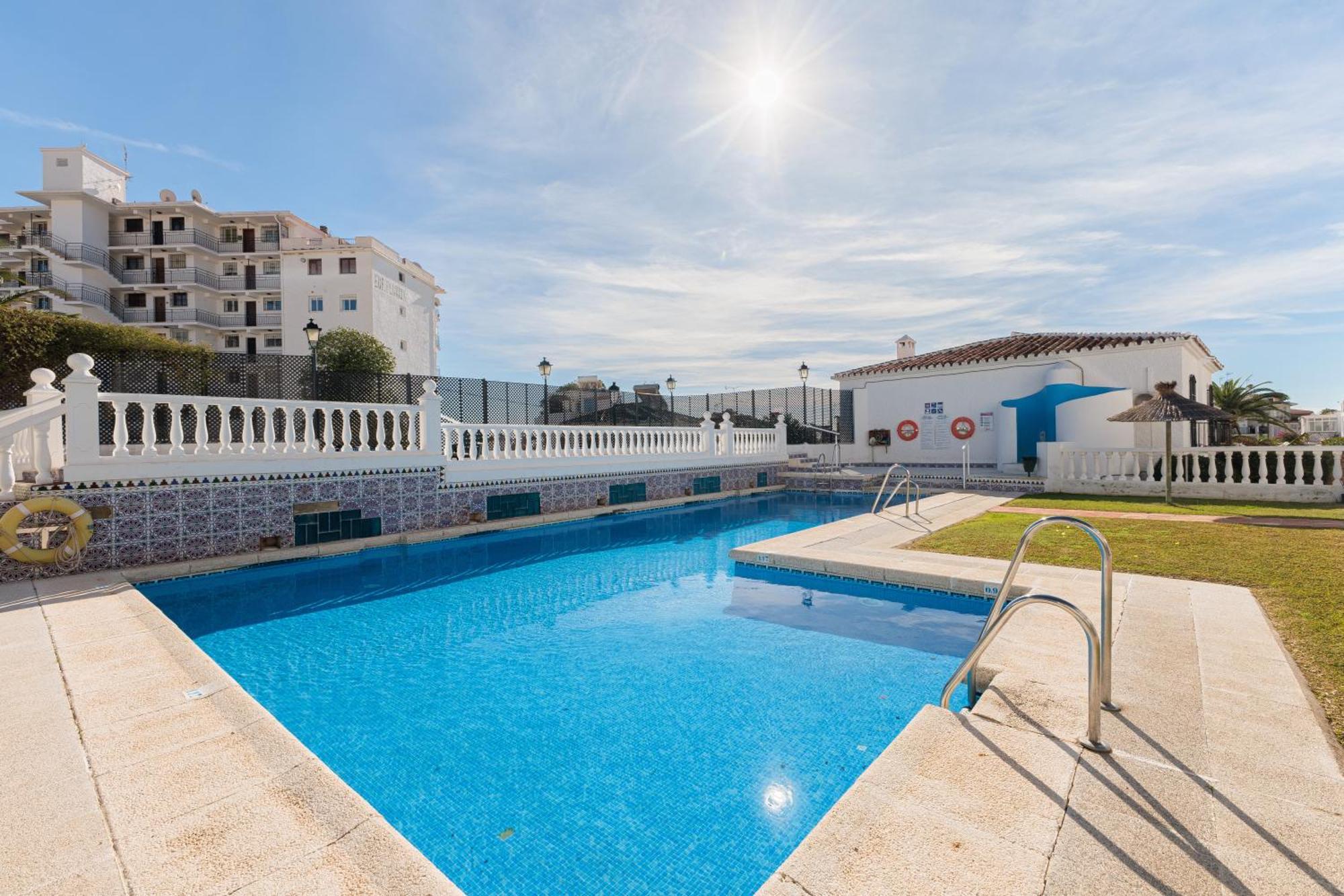 Cosy Apartment In Verano Azul 네르하 외부 사진
