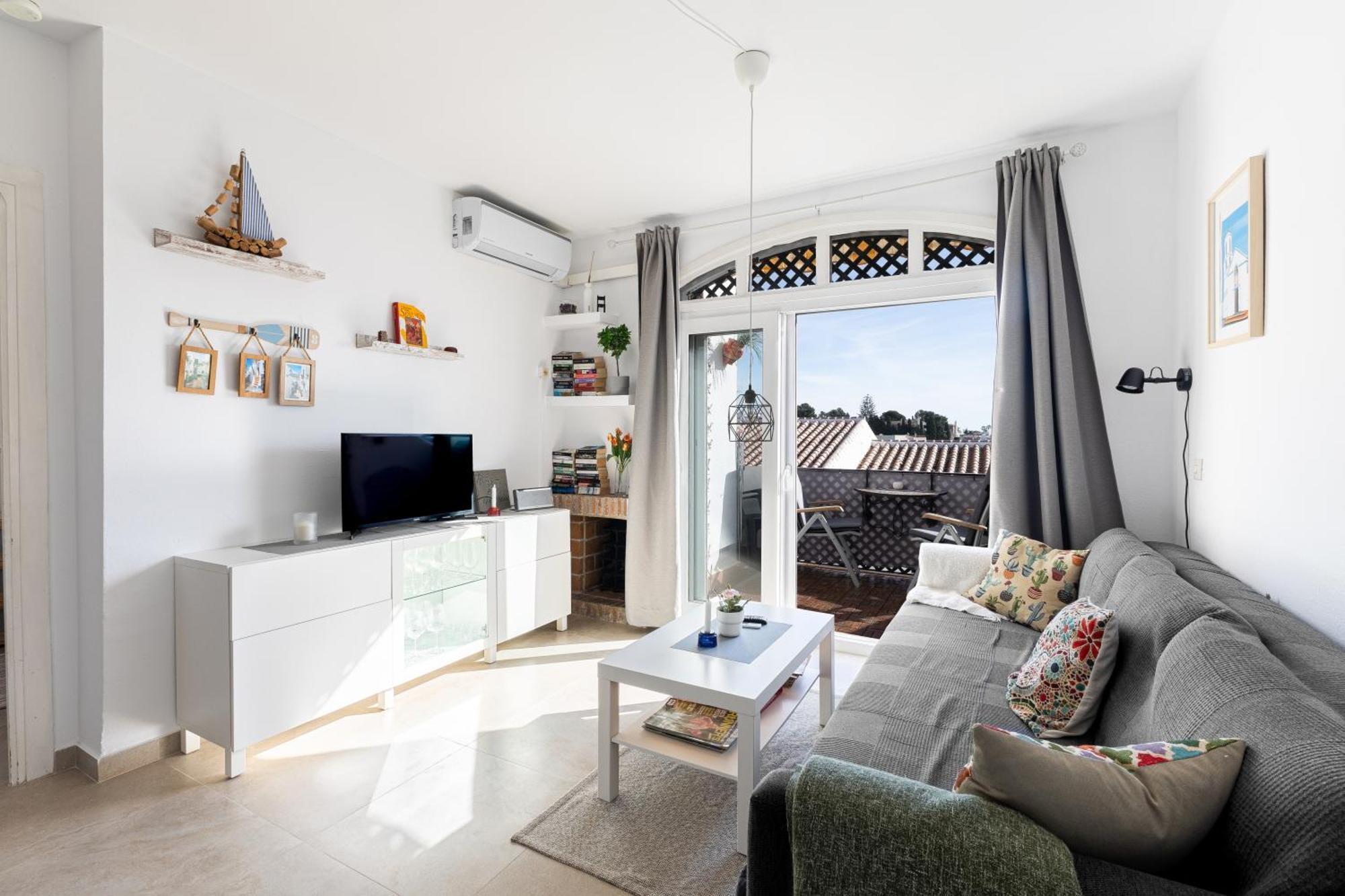Cosy Apartment In Verano Azul 네르하 외부 사진